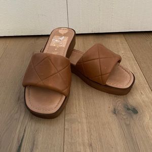 Mariella tan slides